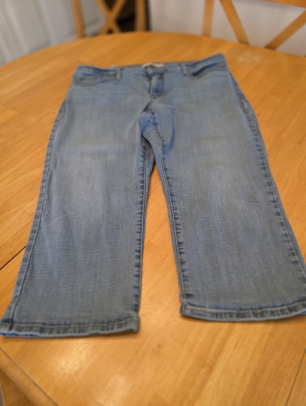 Light Wash Capri Jeans
